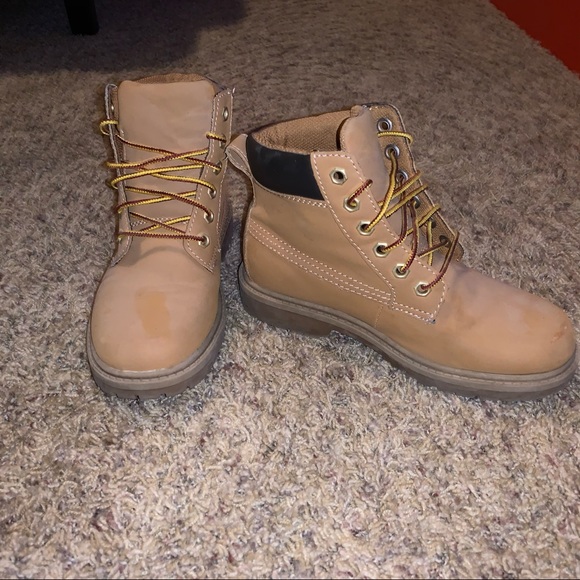 Boots - Picture 3 of 4